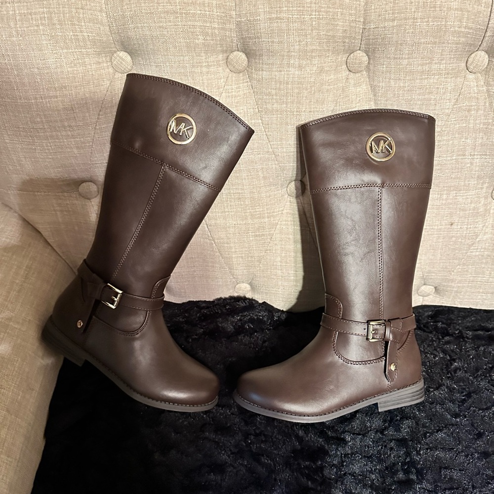 Girls size 1 tall Michael Kohrs  boots  chocolate brown. Zip up